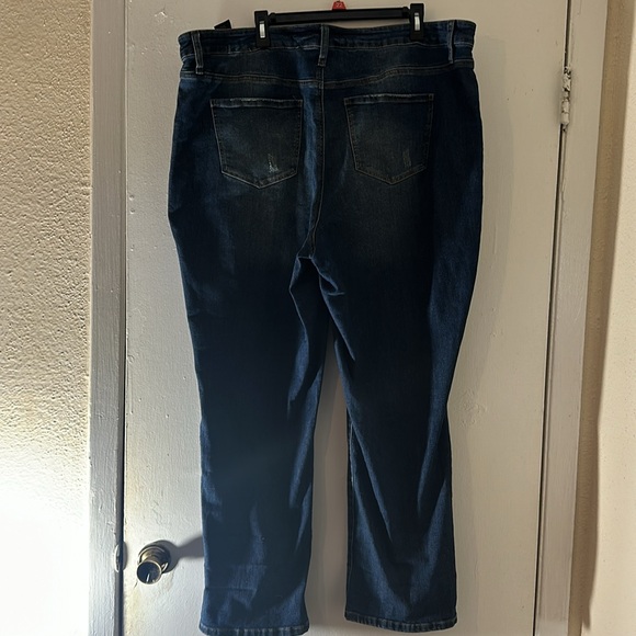 Ladies plus size jeans with distressing on the front - Picture 2 of 2